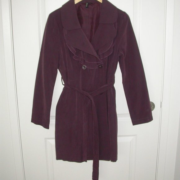 Elegant Maroon Trench Coat with Ruffled Collar - Picture 1 of 6